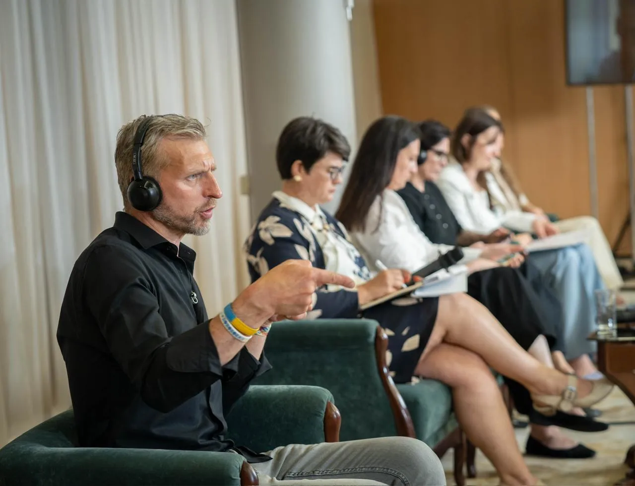 Игорь Шавро – переводчик жестового языка Игорь Шавро – переводчик жестового языка