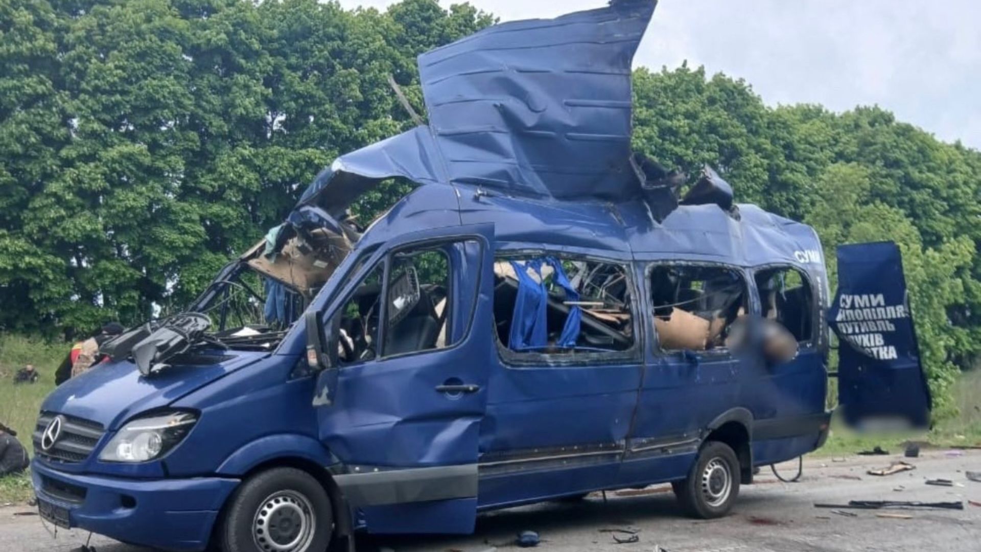 Росіяни поширюють дезінформацію про удар по автобусу на Сумщині Росіяни поширюють дезінформацію про удар по автобусу на Сумщині