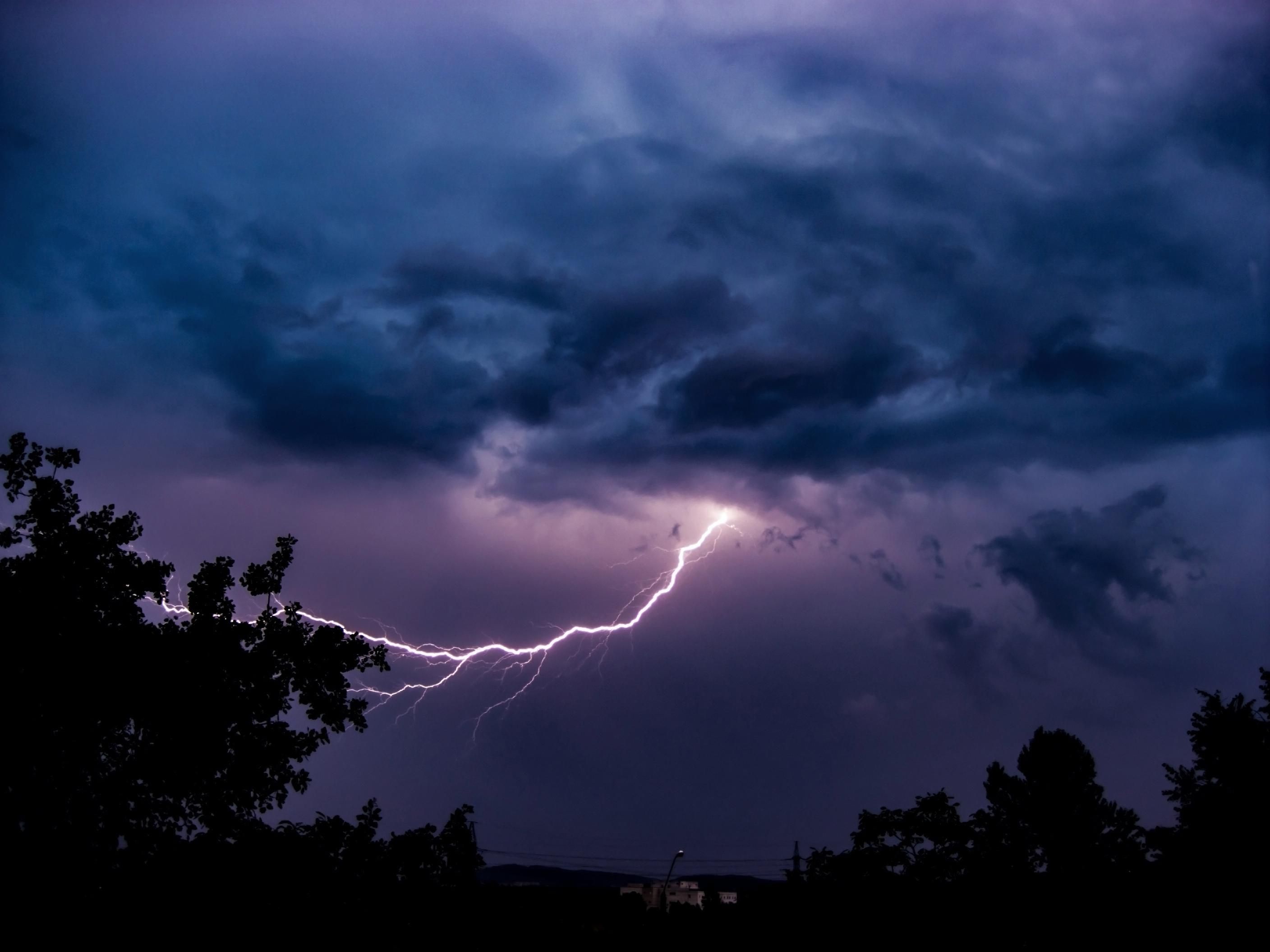 В ряде областей Украины будет гроза