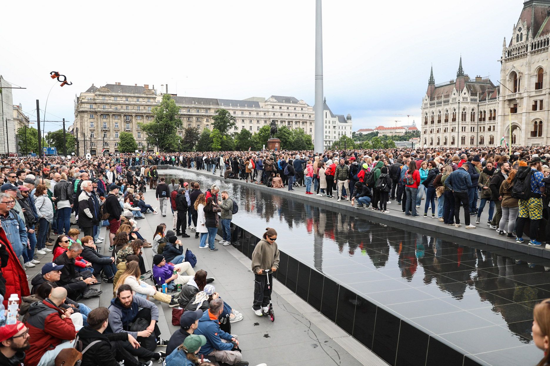 Протестувальники незадоволені законопроєктом уряду Орбана Протестувальники незадоволені законопроєктом уряду Орбана
