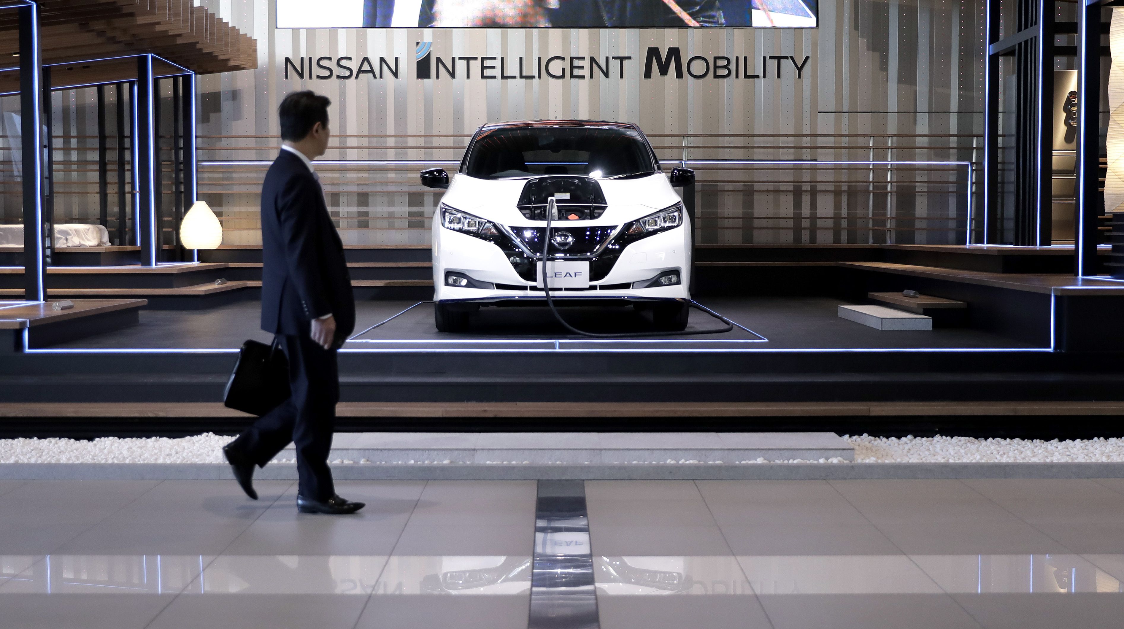 Nissan може закрити заводи в Японії Nissan може закрити заводи в Японії