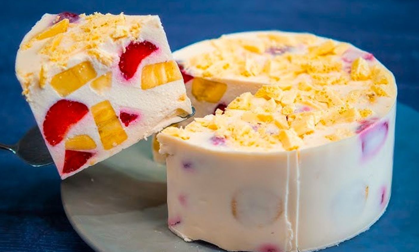 Легкий торт с клубникой Легкий торт с клубникой