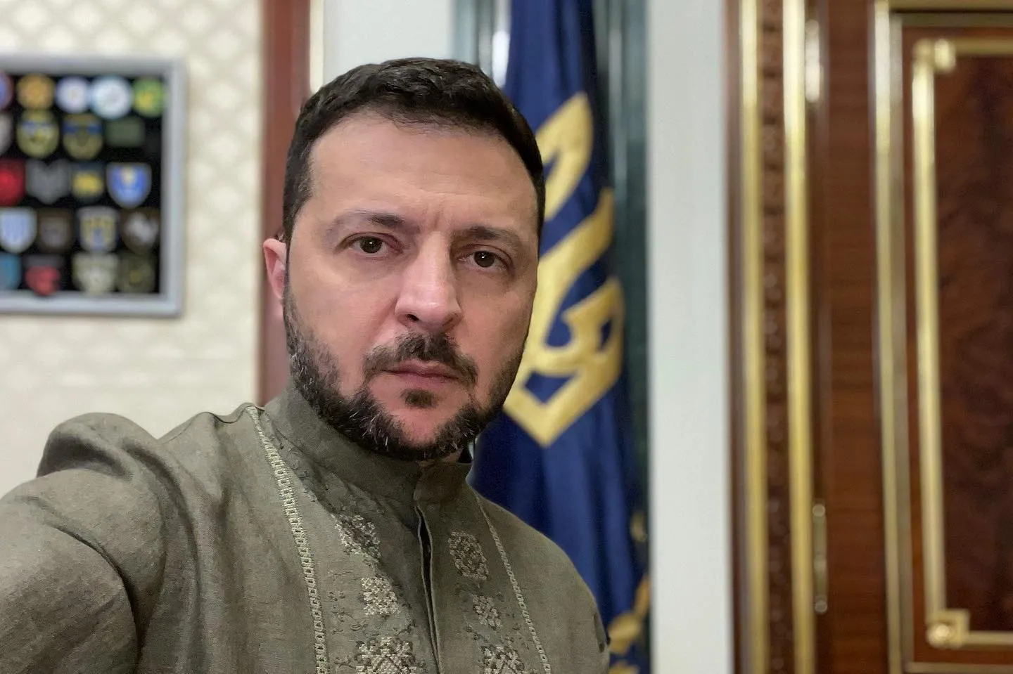 Владимир Зеленский в вышиванке в стиле милитари Владимир Зеленский в вышиванке в стиле милитари Владимир Зеленский в вышиванке в стиле милитари Владимир Зеленский в вышиванке в стиле милитари