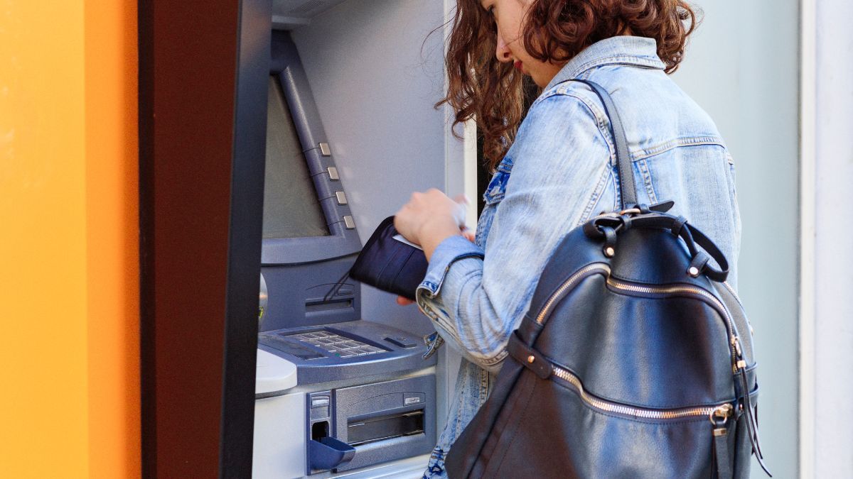 Зняття готівки в Україні Зняття готівки в Україні