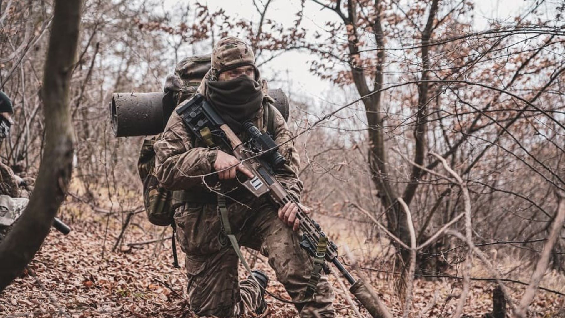 Украинский спайнер попал в бронемашину оккупантов Украинский спайнер попал в бронемашину оккупантов