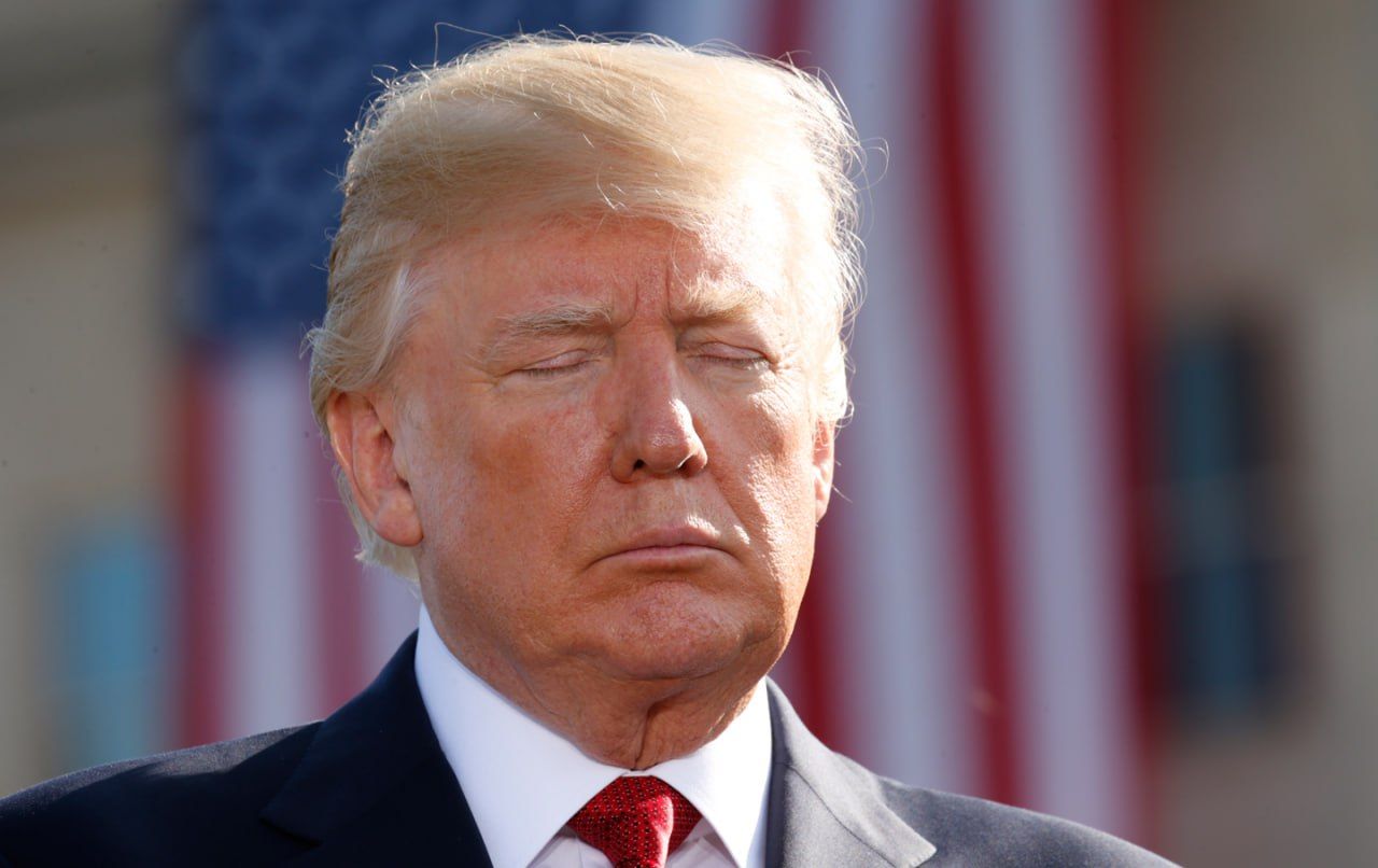 Дональд Трамп растерялся после встречи с журналистами и не знал, куда идти Дональд Трамп растерялся после встречи с журналистами и не знал, куда идти