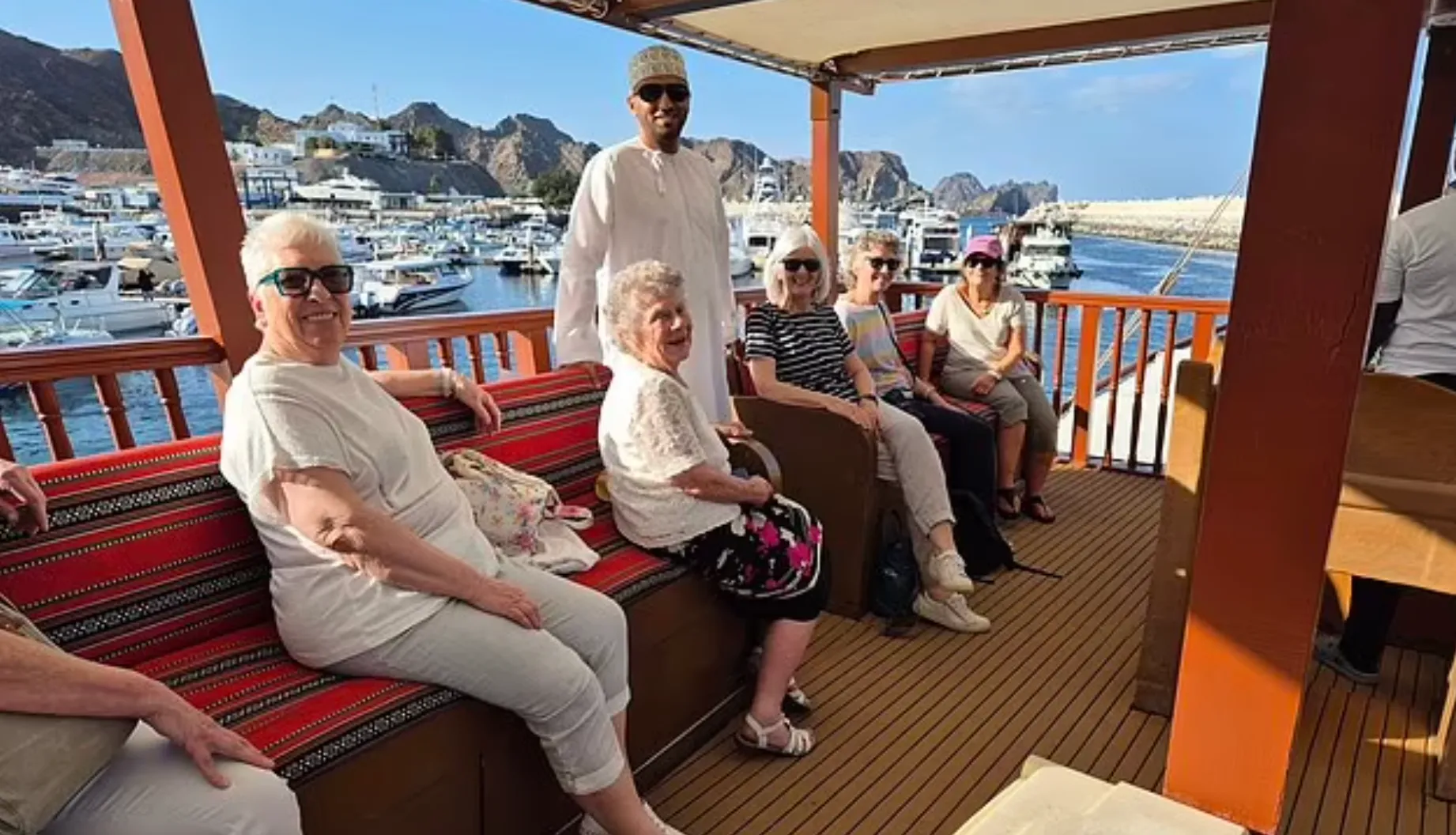 літні люди на відпочинку літні люди на відпочинку