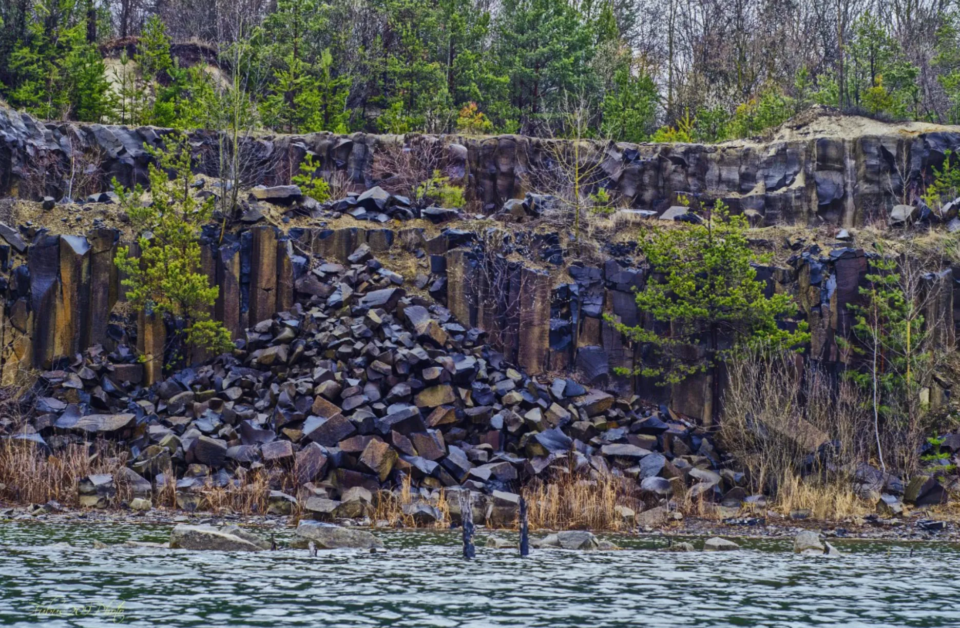 Базальтовые столбы