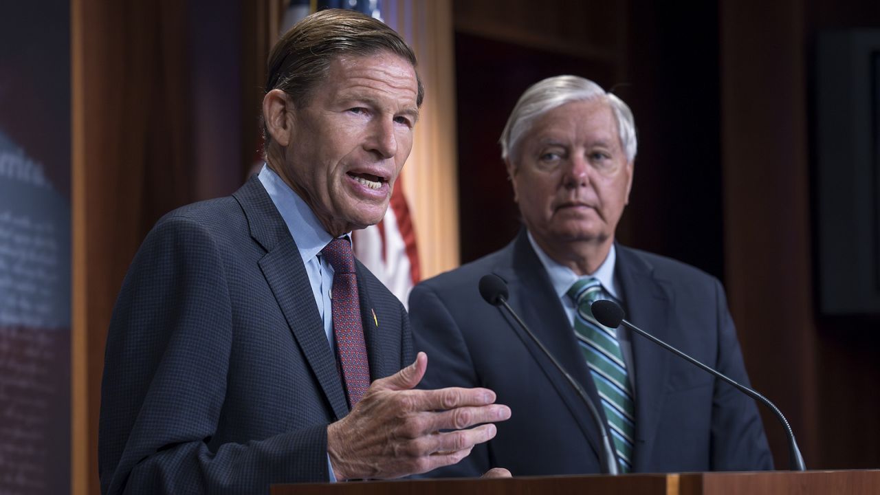 Сенаторы напомнили о законопроекте по усилению санкций против России Сенаторы напомнили о законопроекте по усилению санкций против России