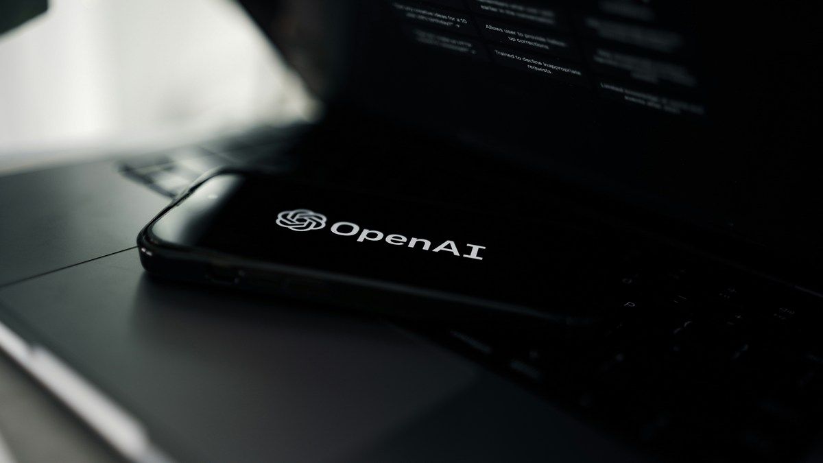 Джоні Айв з Apple очолить дизайн ШІ пристроїв в OpenAI Джоні Айв з Apple очолить дизайн ШІ пристроїв в OpenAI