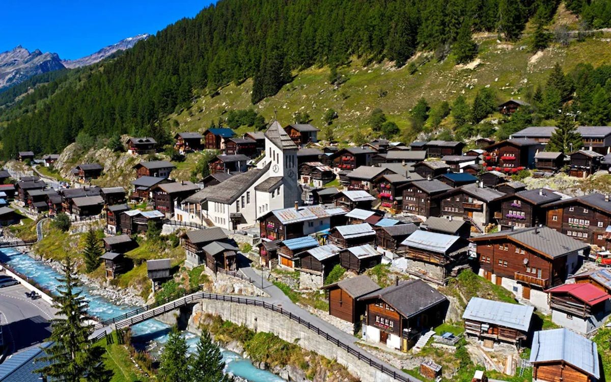 В Швейцарии людей экстренно эвакуировали из домов из-за угрозы обвала В Швейцарии людей экстренно эвакуировали из домов из-за угрозы обвала