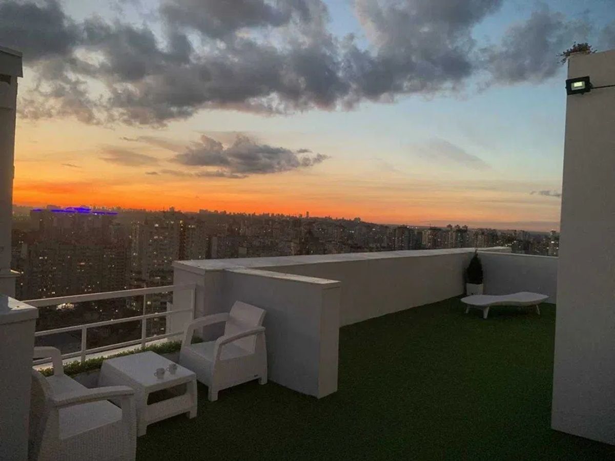 В Киеве сдают квартиру с террасой и собственным кинотеатром В Киеве сдают квартиру с террасой и собственным кинотеатром