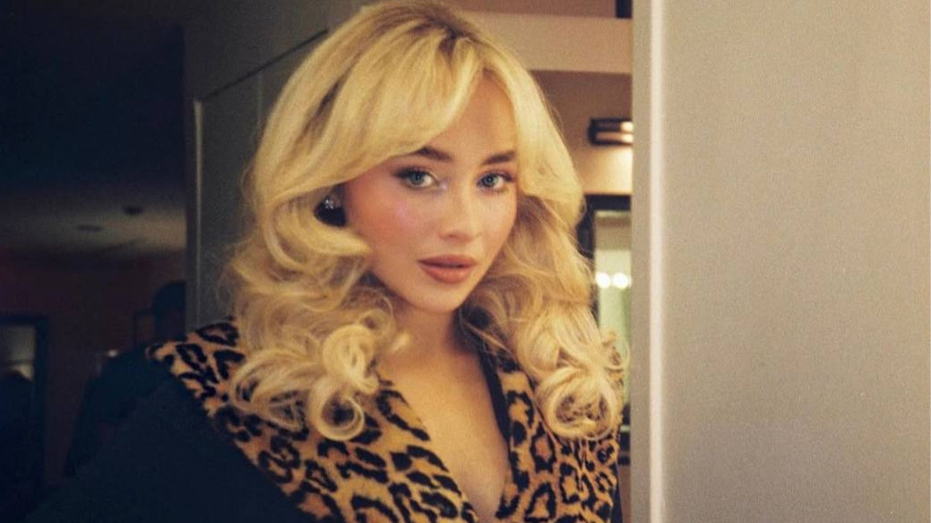 Ванна Сабріни Карпентер - Дизайн 24 Ванна Сабріни Карпентер - Дизайн 24