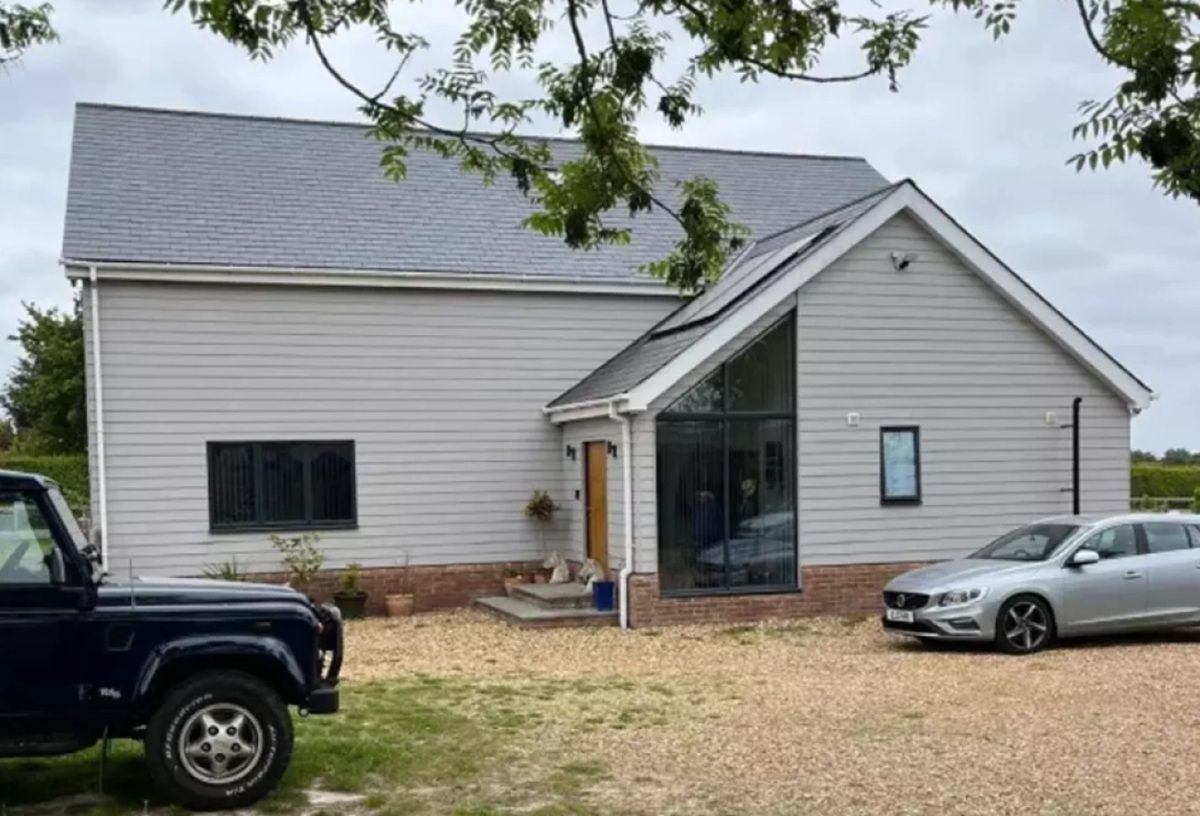 Подружжя побудувало будинок свої мрії, але влада планує його знести Подружжя побудувало будинок свої мрії, але влада планує його знести