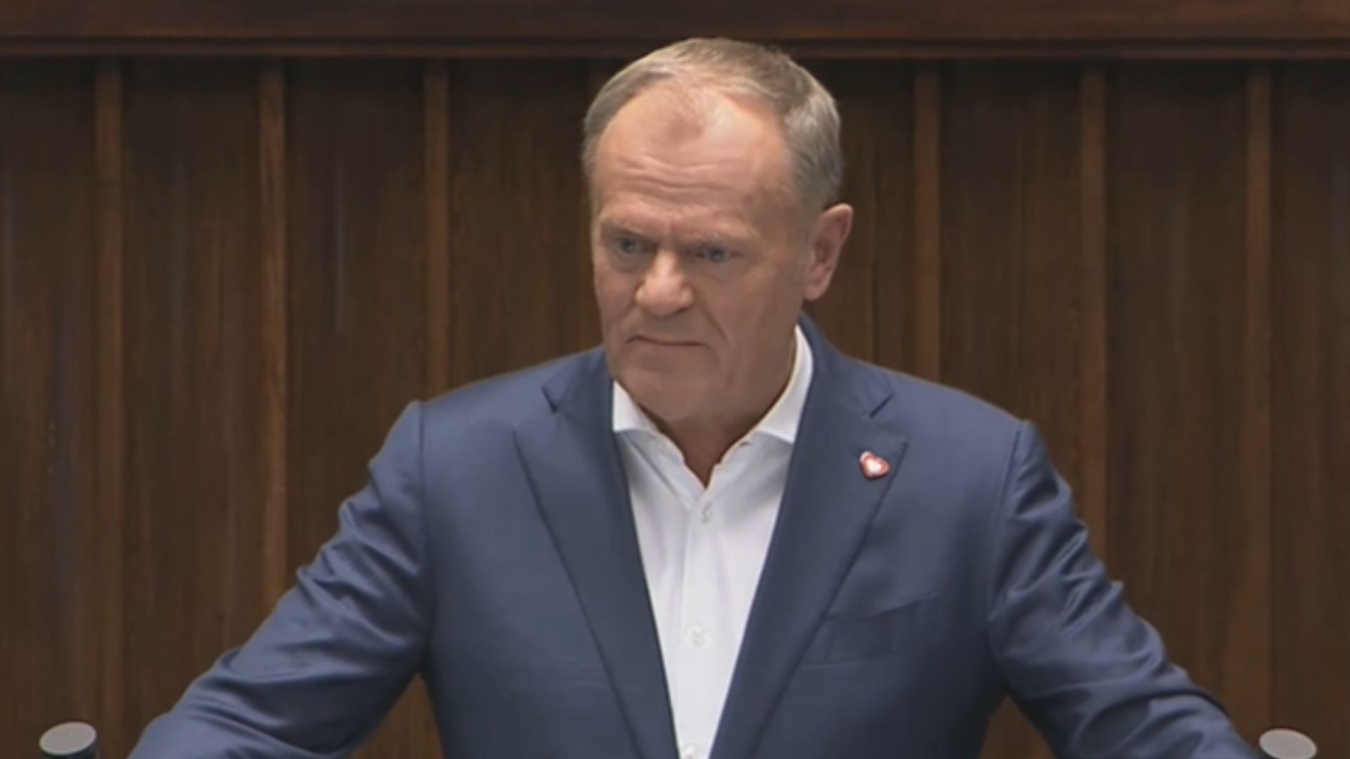 Туск снова раскритиковал позицию Навроцкого Туск снова раскритиковал позицию Навроцкого