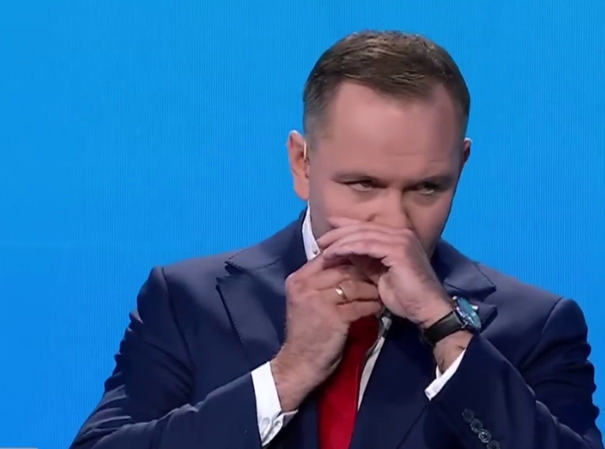 Говорит, что взял жвачку: кандидат Навроцкий шокировал жестом на теледебатах - 24 Канал Говорит, что взял жвачку: кандидат Навроцкий шокировал жестом на теледебатах - 24 Канал