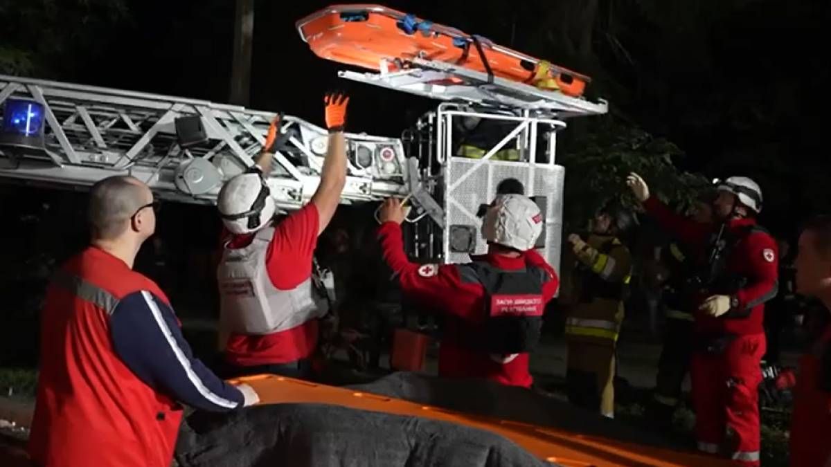 У Миколаєві рятувальники деблокували з-під завалів 20-річну дівчину