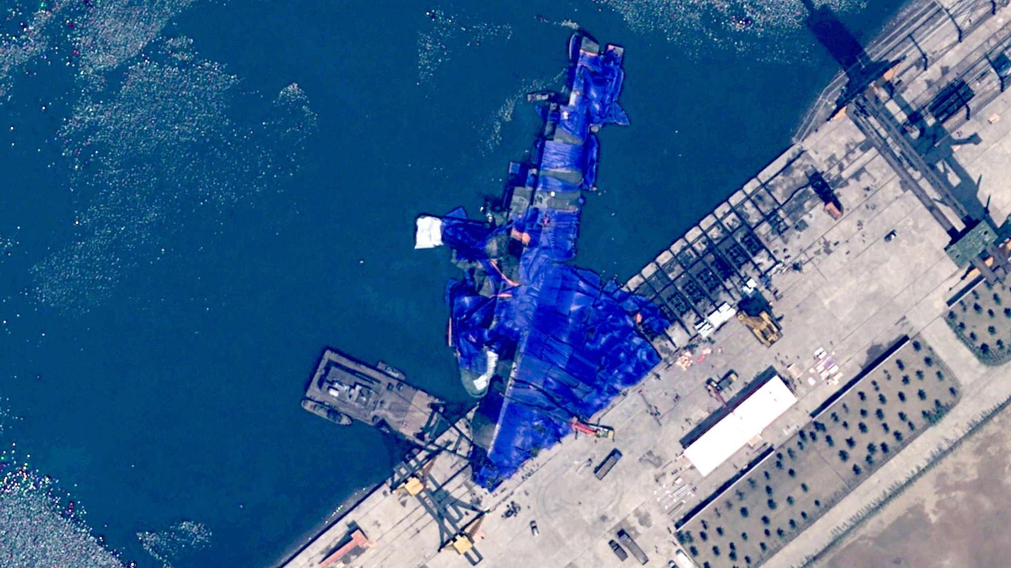 В Северной Корее задержали трех человек из-за неудачного спуска эсминца на воду - 24 Канал В Северной Корее задержали трех человек из-за неудачного спуска эсминца на воду - 24 Канал