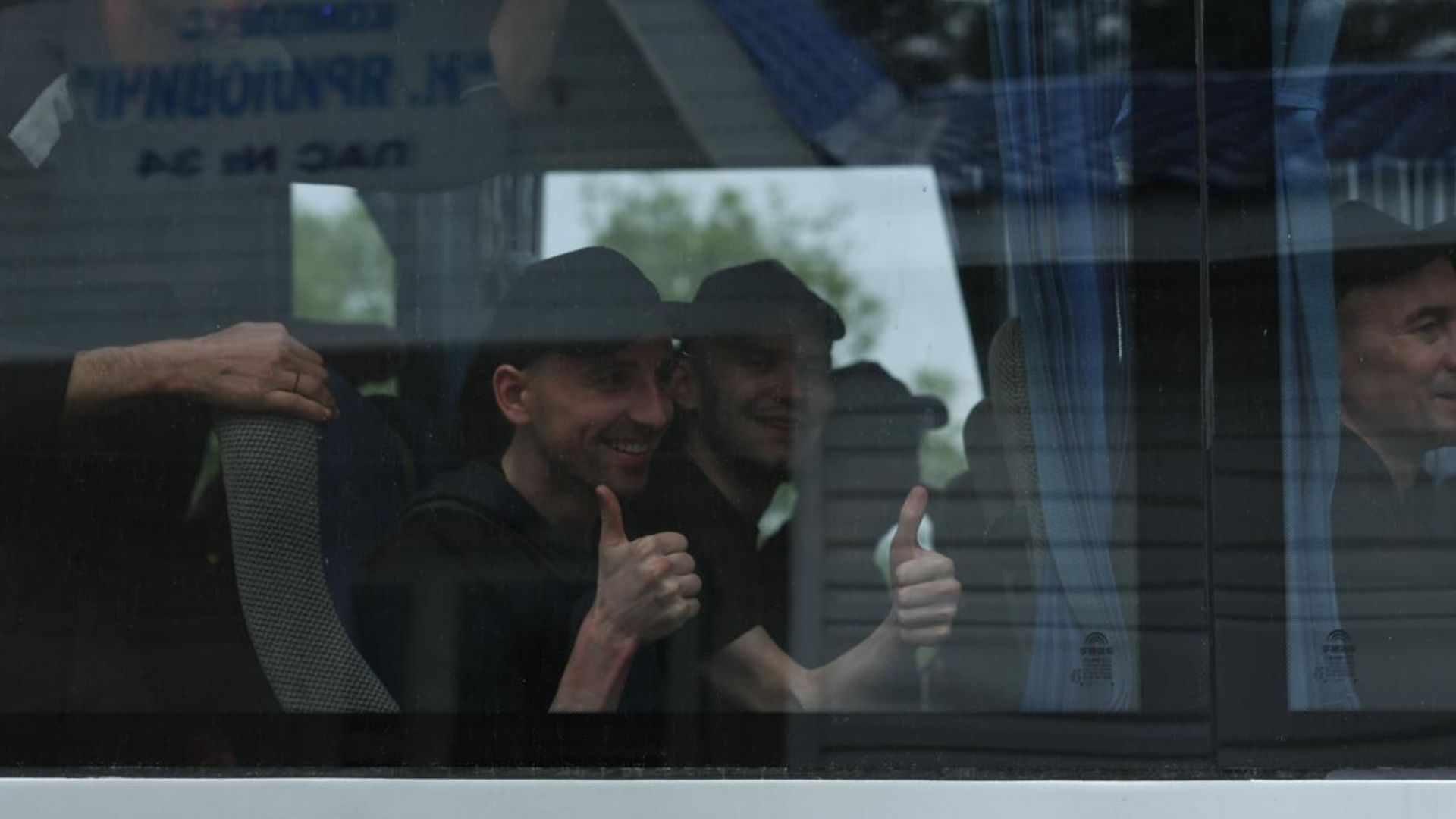 Звільнені з полону українці Звільнені з полону українці