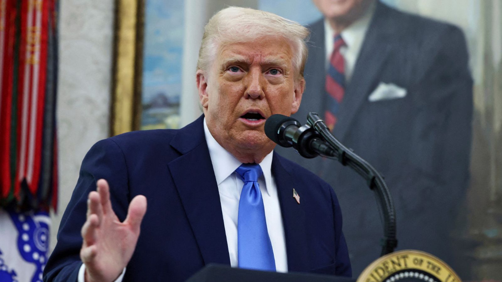 Трамп вместо реакции на обстрел рассказал историю о его друге на гольфе Трамп вместо реакции на обстрел рассказал историю о его друге на гольфе