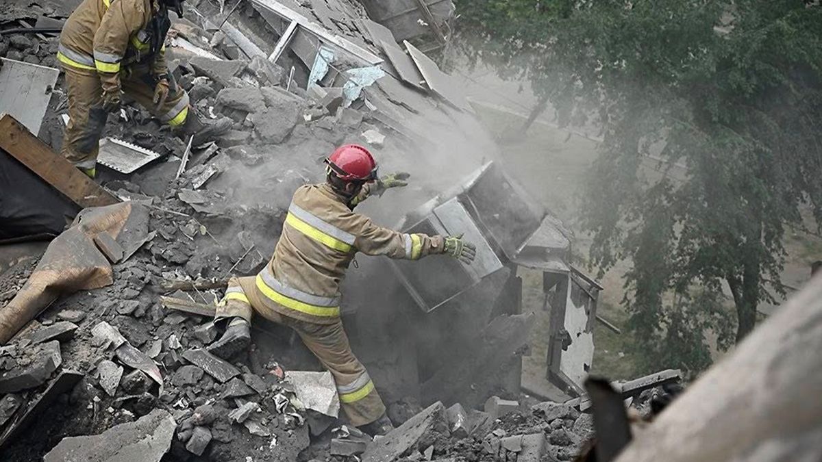 У Миколаєві деблокували тіло жінки з багатоповерхівки У Миколаєві деблокували тіло жінки з багатоповерхівки