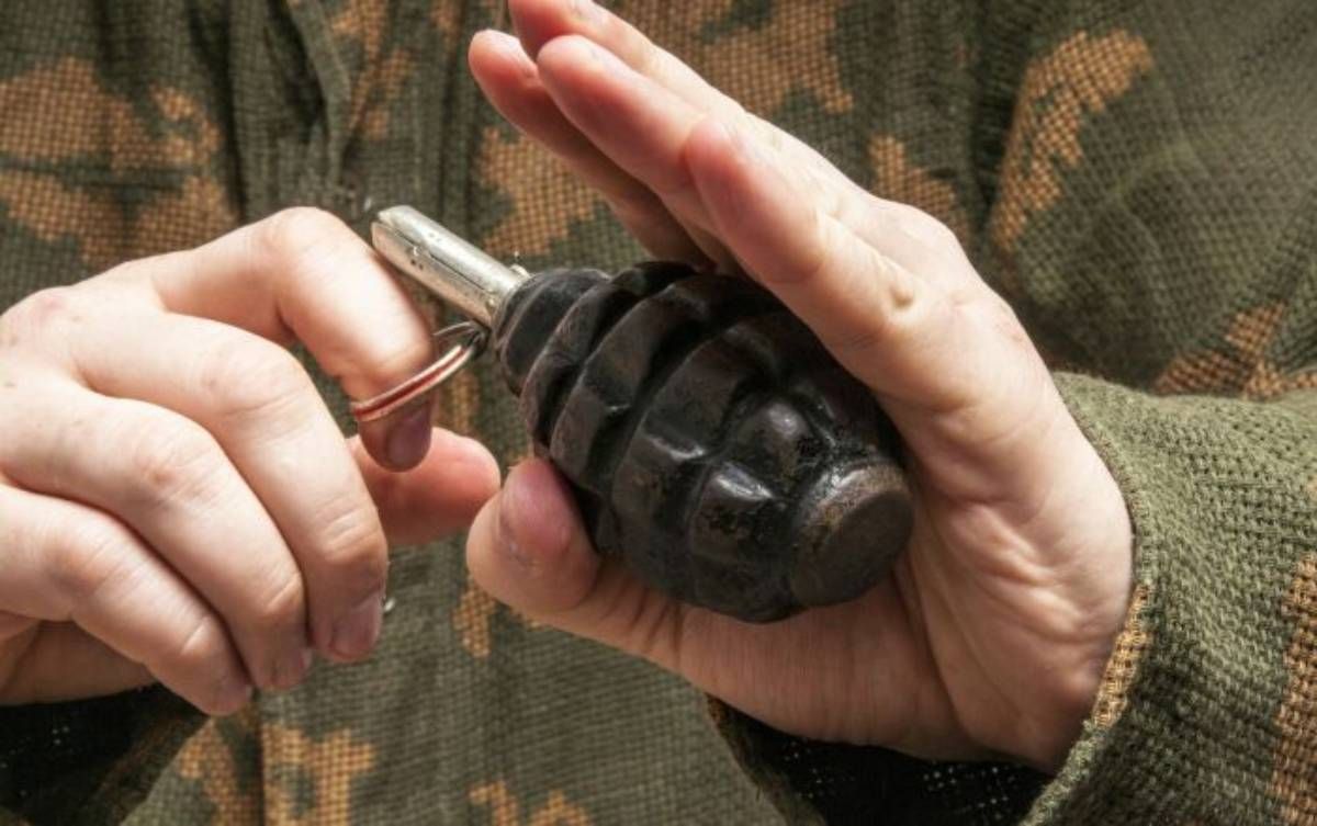 Мужчина бросил гранату в Нежине Мужчина бросил гранату в Нежине