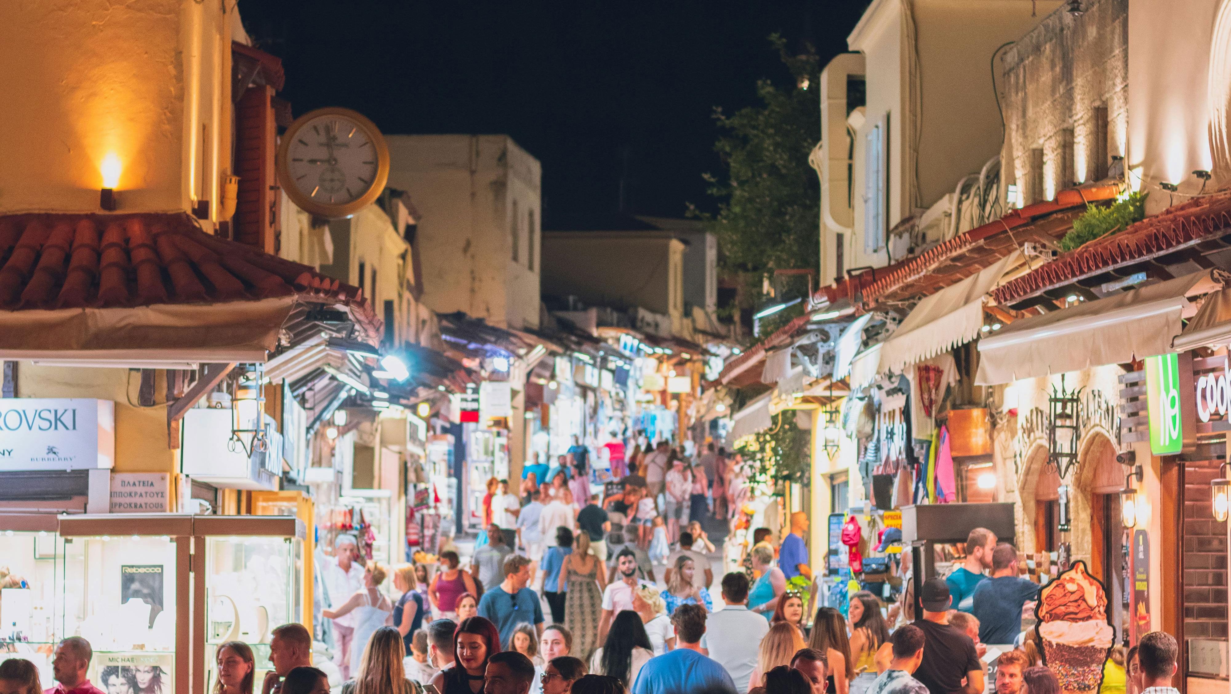 Натовпи туристів у Греції Натовпи туристів у Греції