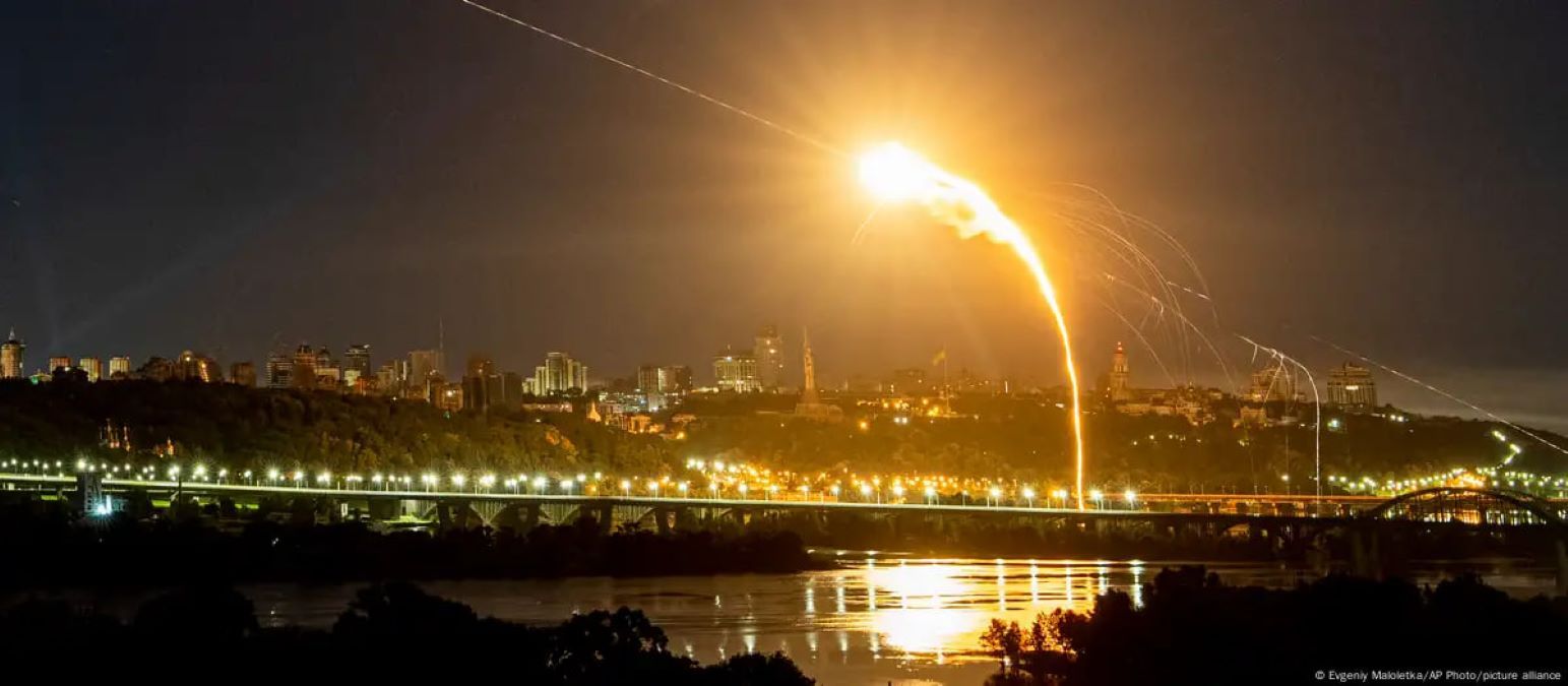 Россияне третью ночь подряд атакуют Киев Россияне третью ночь подряд атакуют Киев