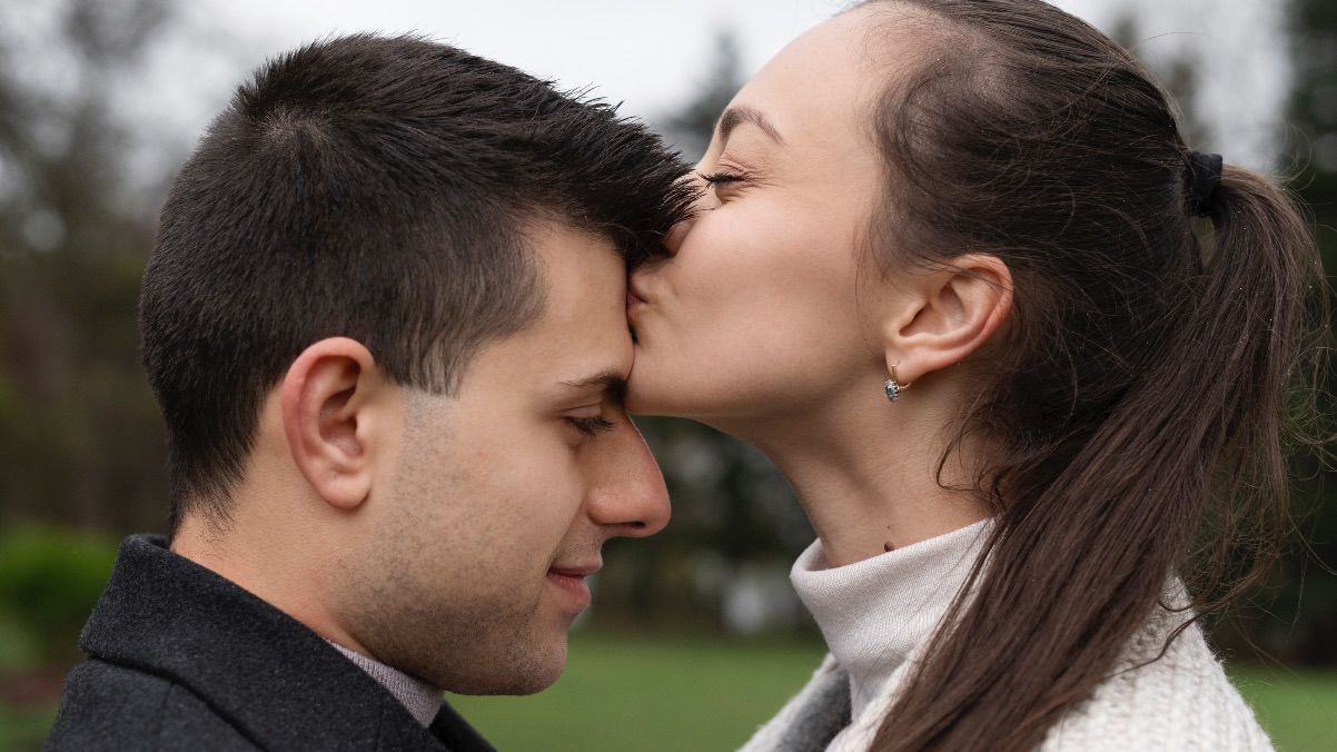 Почему нельзя целовать в лоб Почему нельзя целовать в лоб