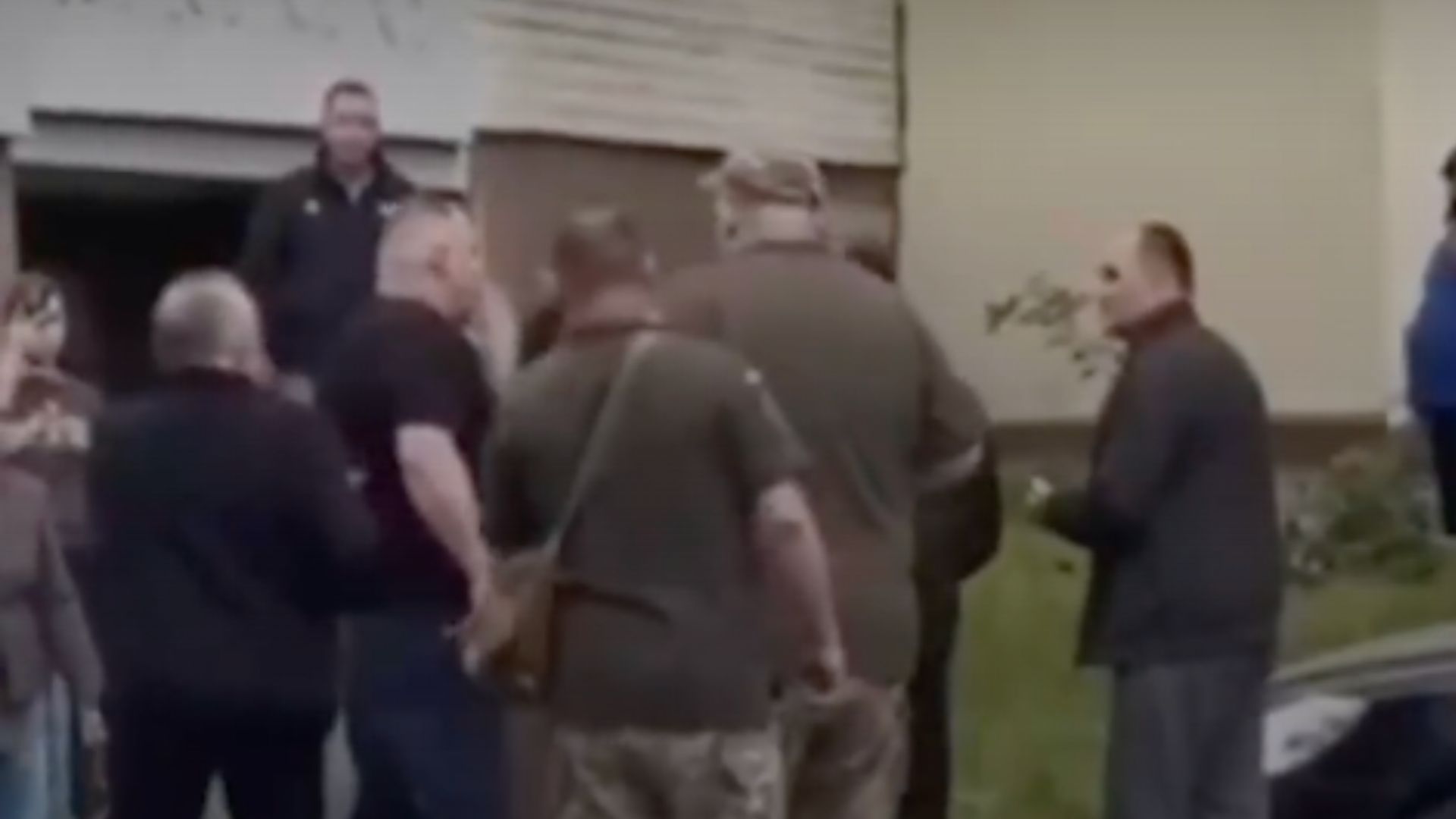 В Черкассах – массовое столкновение между гражданскими и ТЦК - 24 Канал В Черкассах – массовое столкновение между гражданскими и ТЦК - 24 Канал