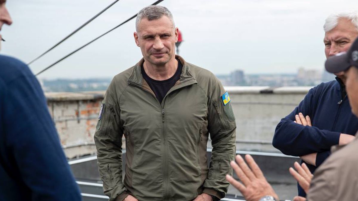 Обстріляну багатоповерхівку у Солом'янському районі відновили