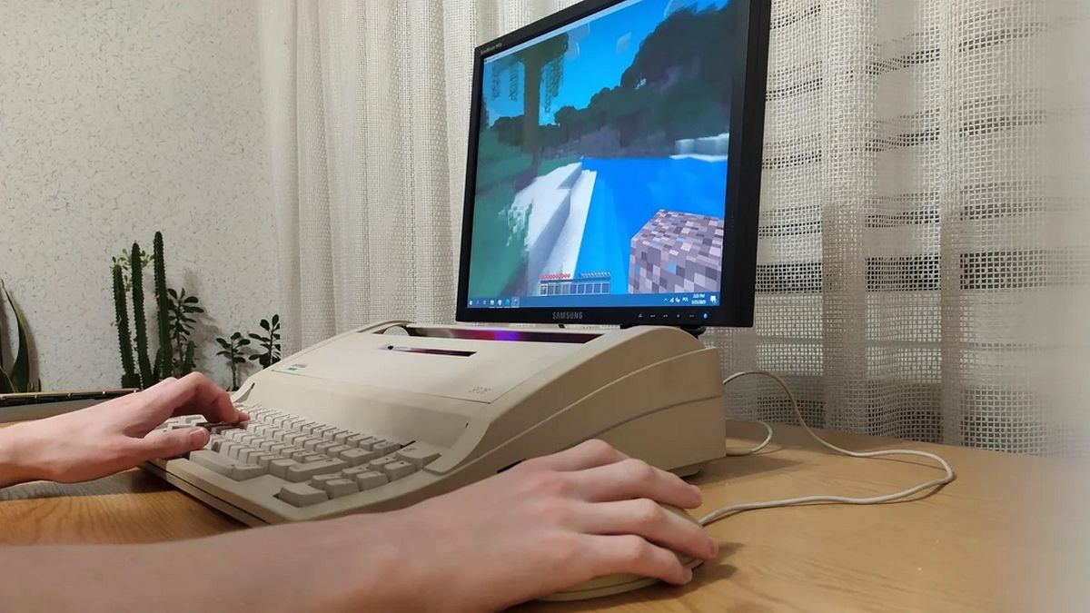 Перетворення друкарської машинки на комп'ютер Перетворення друкарської машинки на комп'ютер