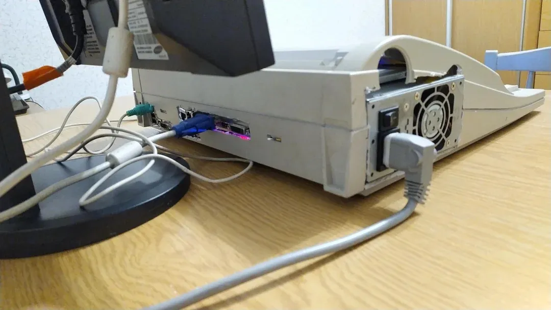 Друкарська машинка, перетворена на комп'ютер Друкарська машинка, перетворена на комп'ютер