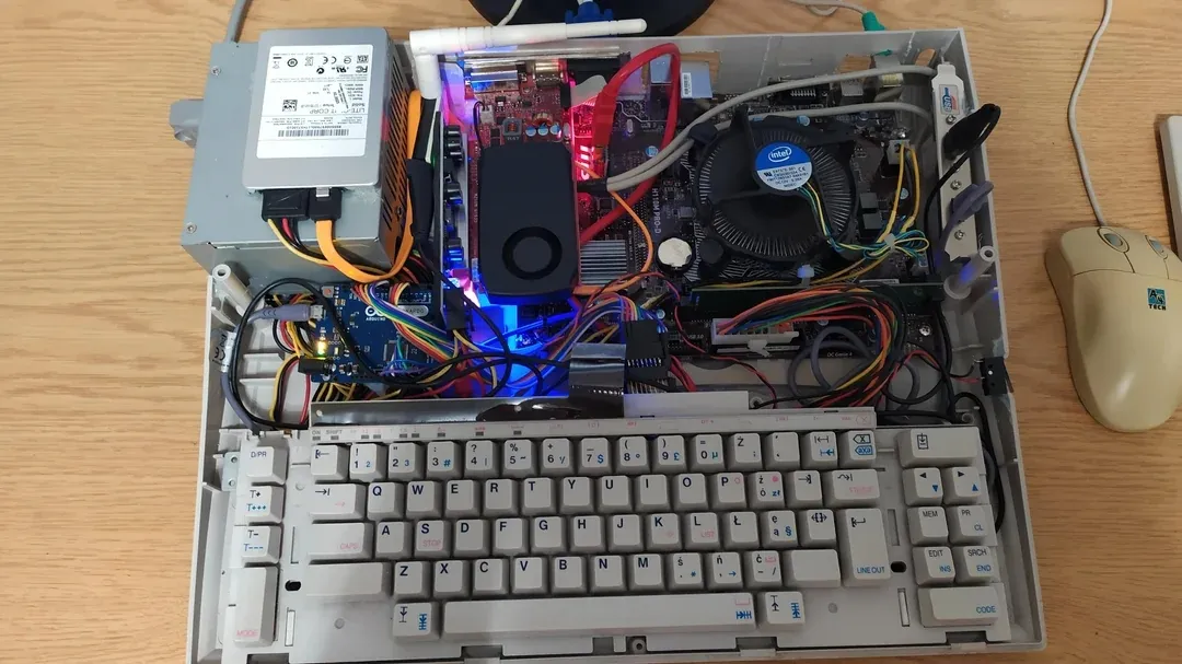 Друкарська машинка, перетворена на комп Друкарська машинка, перетворена на комп