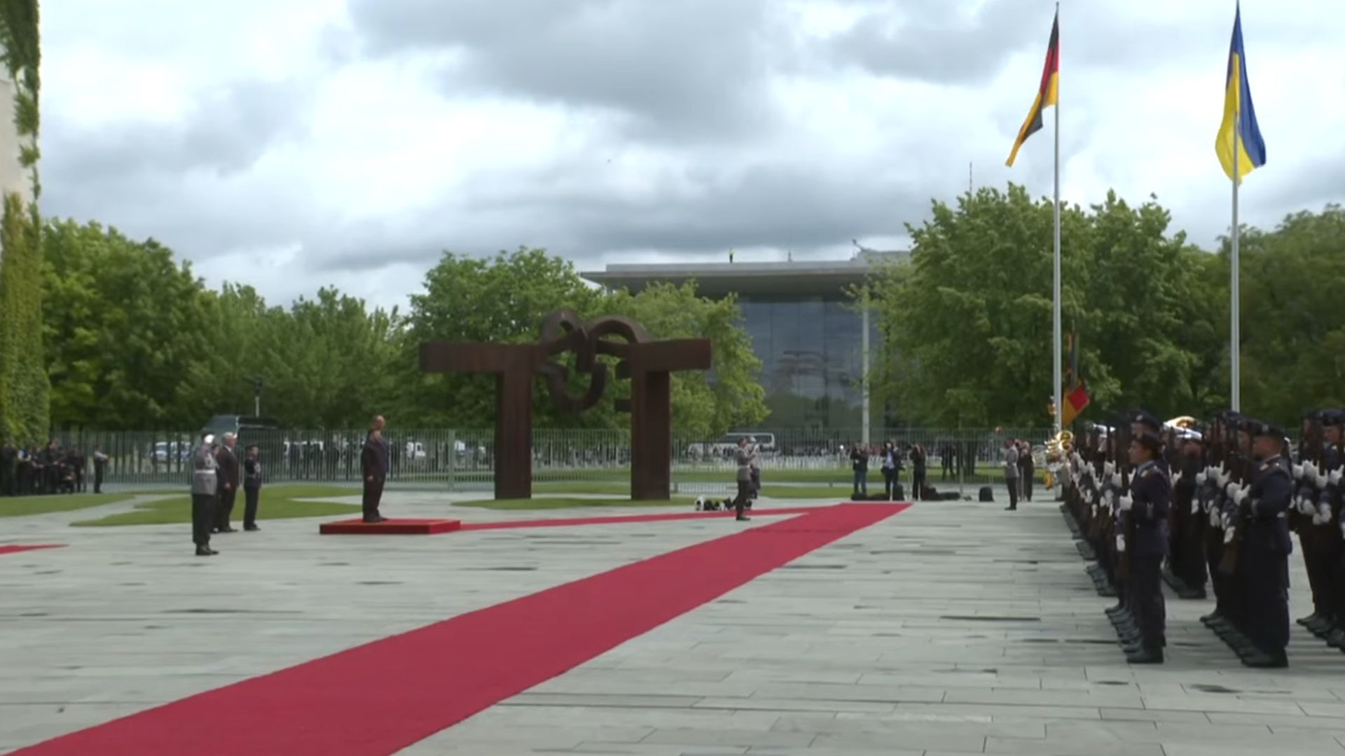 Зеленський прибув до Німеччини Зеленський прибув до Німеччини