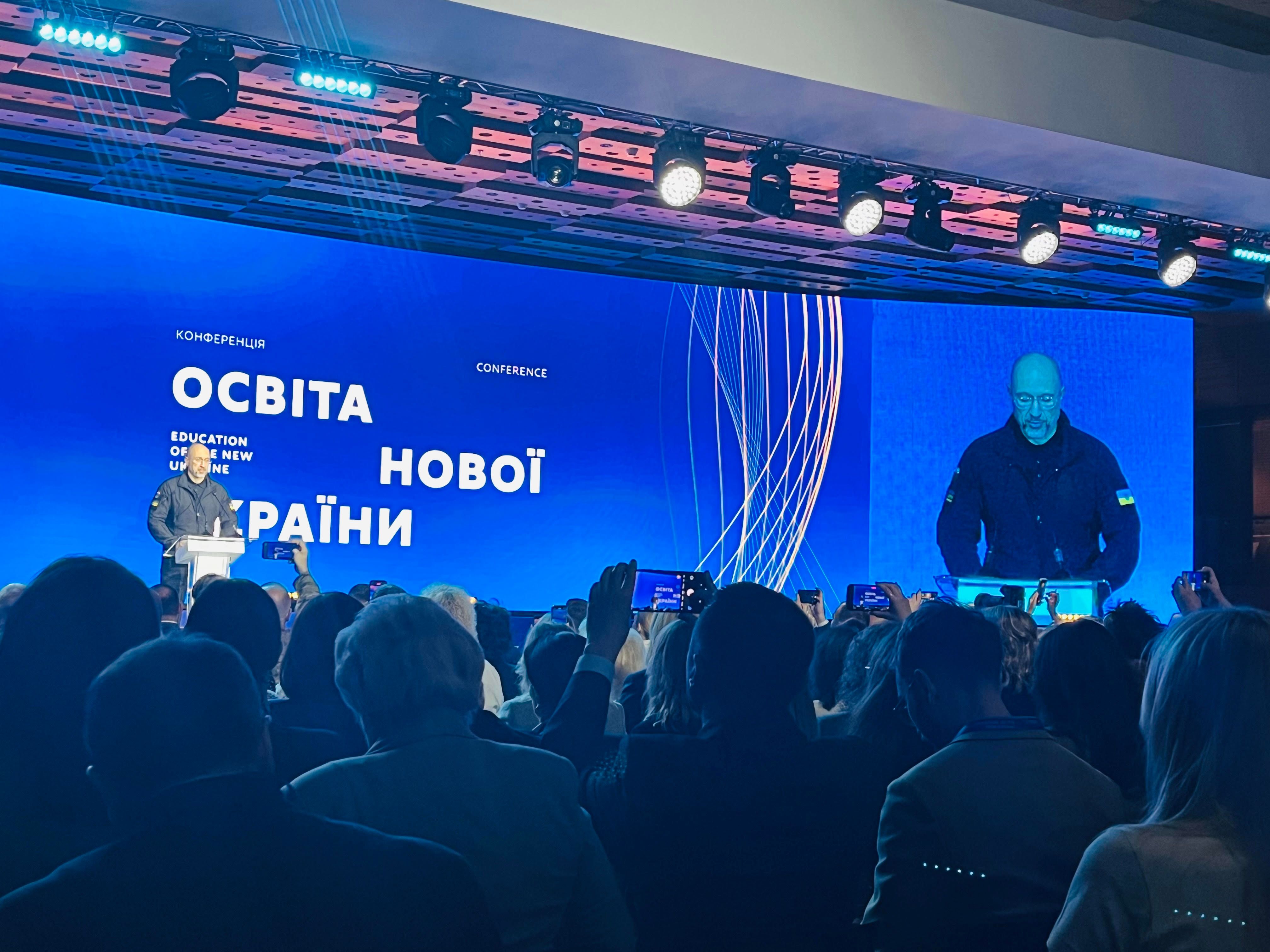 Приоритеты в сфере образования Украины озвучил премьер Денис Шмыгаль Приоритеты в сфере образования Украины озвучил премьер Денис Шмыгаль