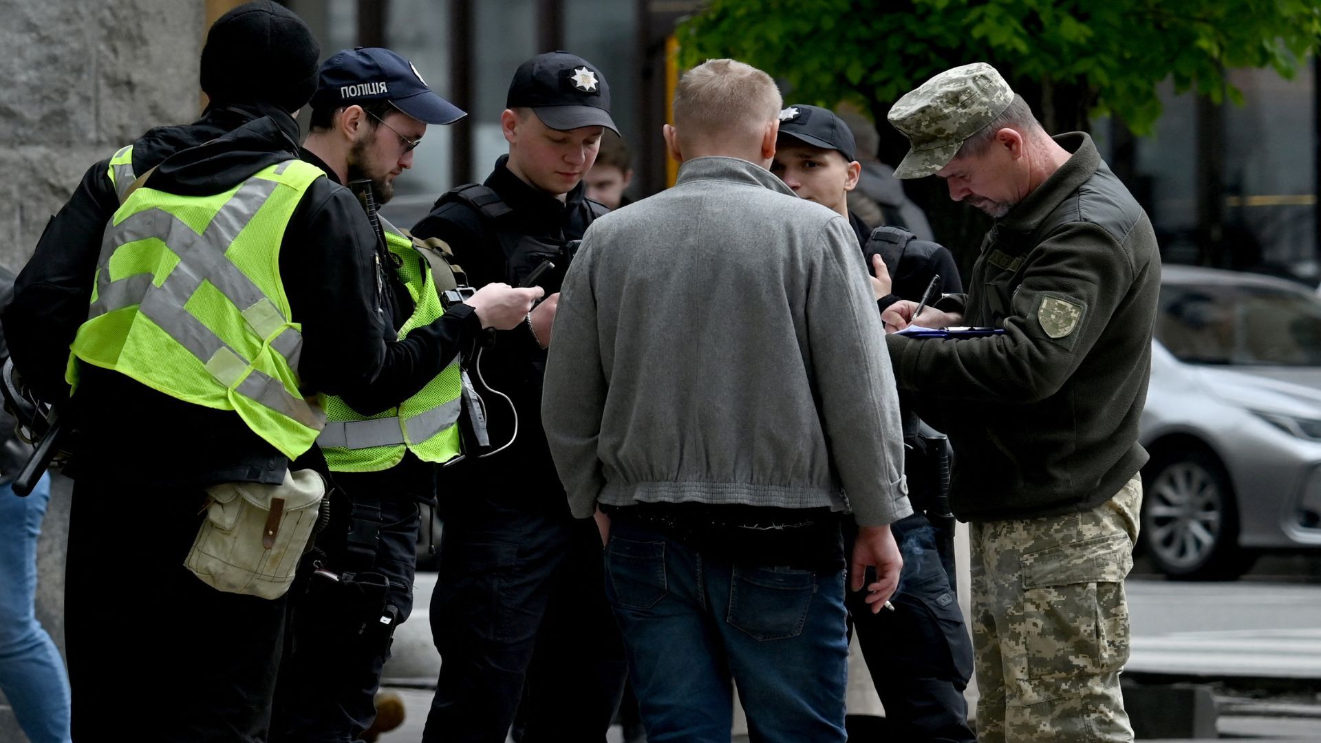 Мужчина распылил газ в лицо военному Мужчина распылил газ в лицо военному