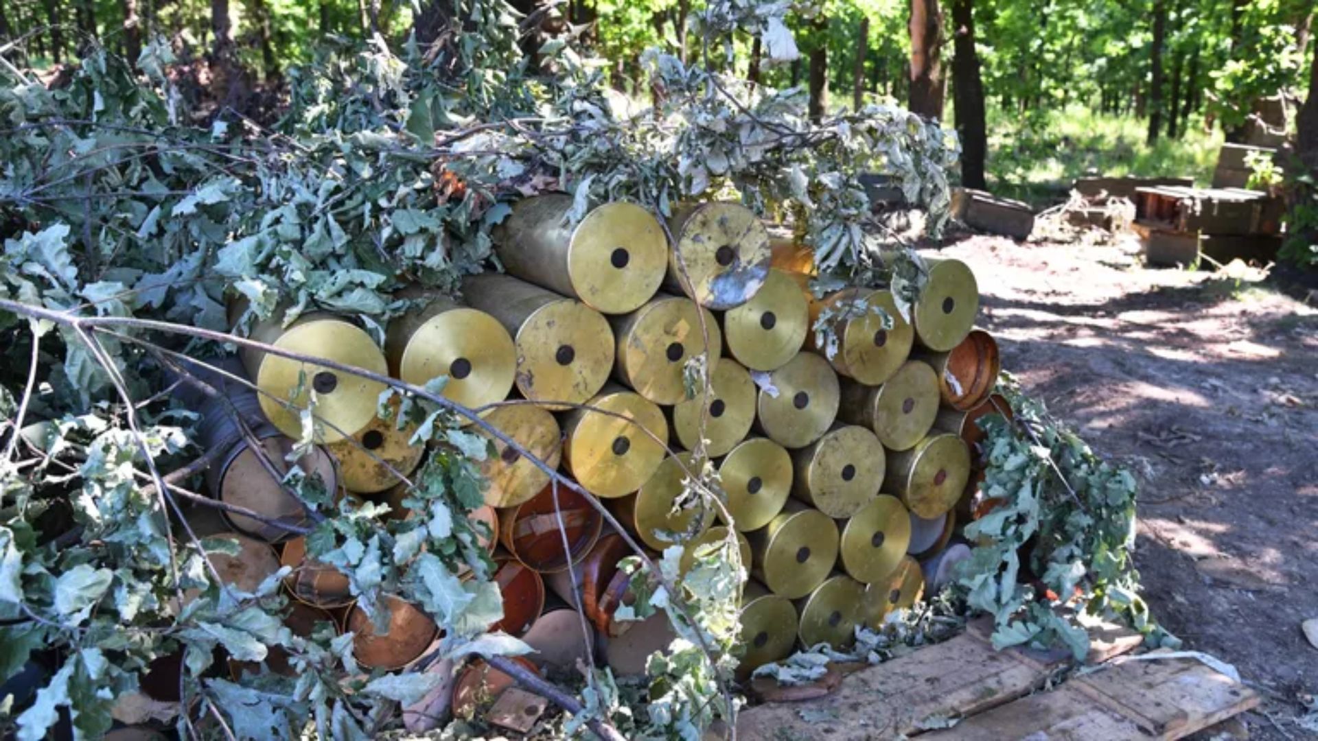 КНДР поставила России 20 000 контейнеров вооружения КНДР поставила России 20 000 контейнеров вооружения