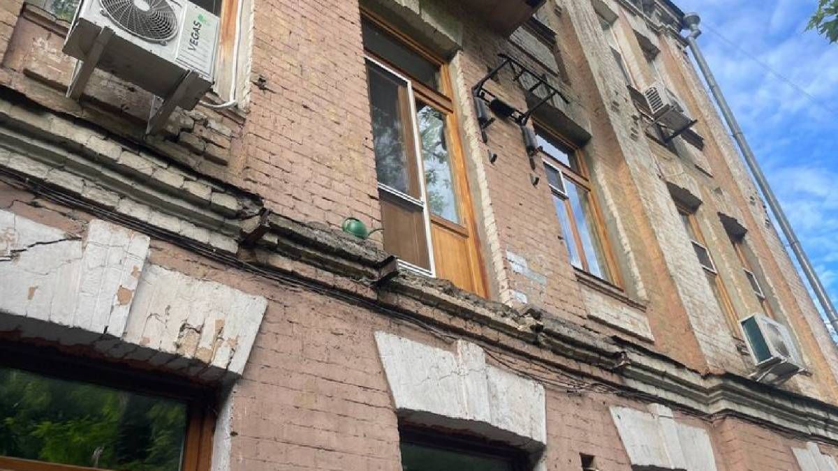 Кінорежисер Волтерс впав з балконом у Києві Кінорежисер Волтерс впав з балконом у Києві