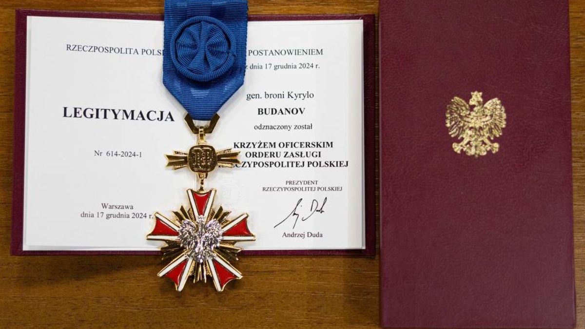 Буданов получил от Польши одну из самых высоких государственных наград для иностранцев Буданов получил от Польши одну из самых высоких государственных наград для иностранцев