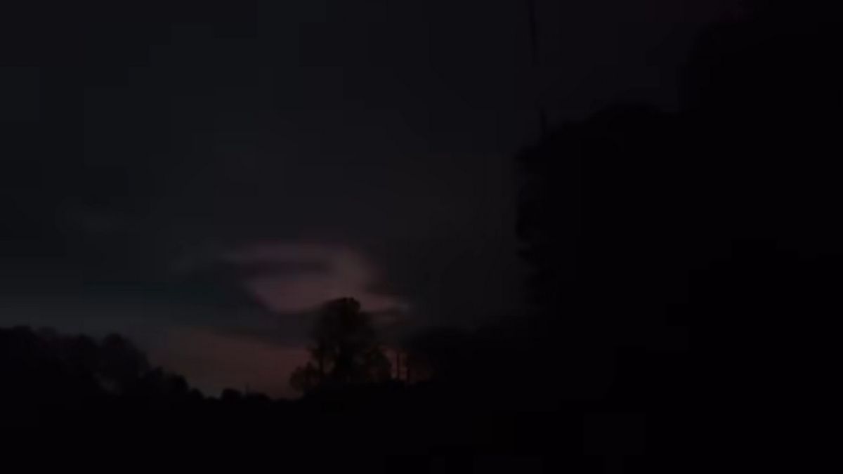 Полярне сяйво над Сумщиною після сильної магнітної бурі 29 травня Полярне сяйво над Сумщиною після сильної магнітної бурі 29 травня