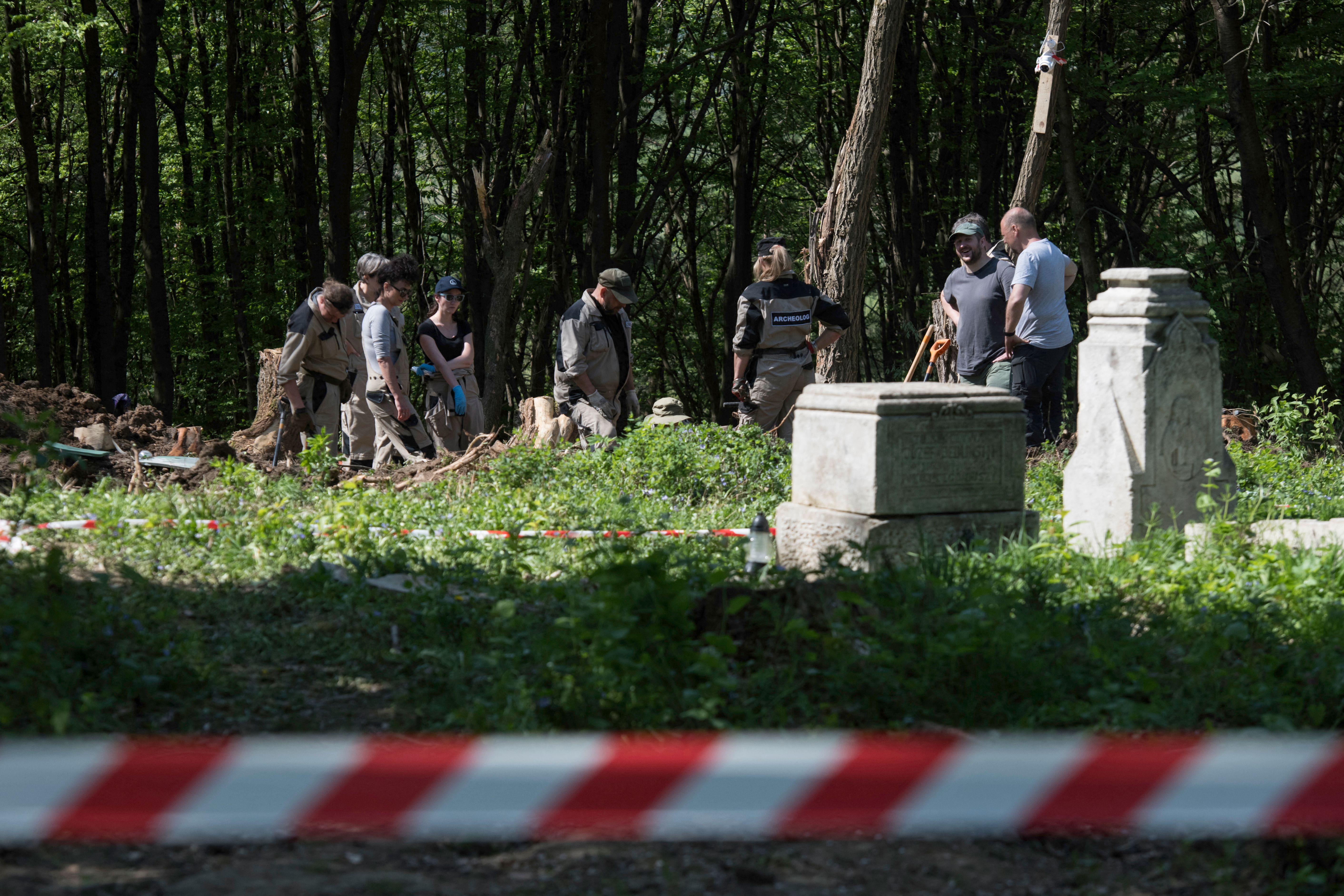 Археологи завершили ексгумацію жертв Волинської трагедії