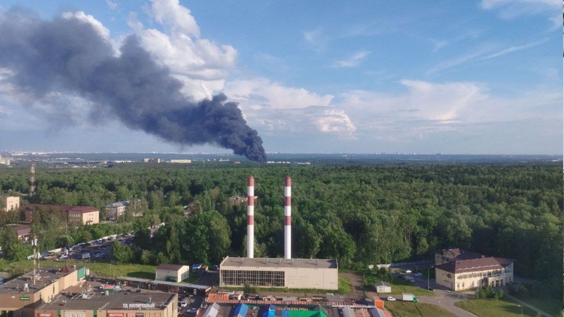 В Красногорске горит склад резиновых изделий В Красногорске горит склад резиновых изделий