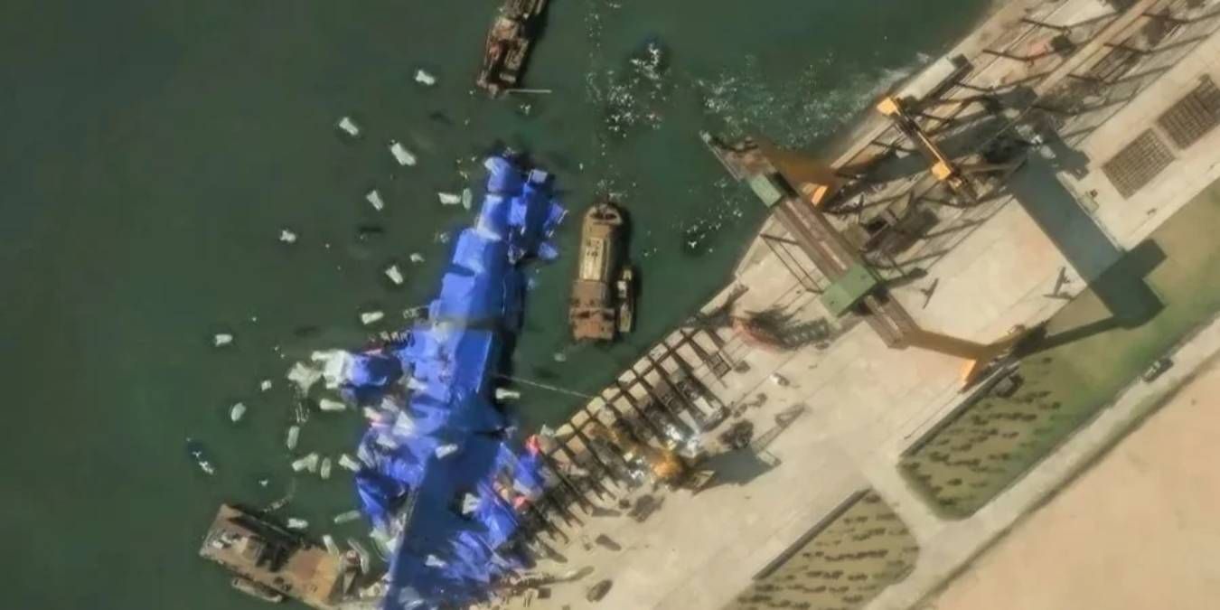 Возле эсминца Северной Кореи заметили воздушные шары Возле эсминца Северной Кореи заметили воздушные шары