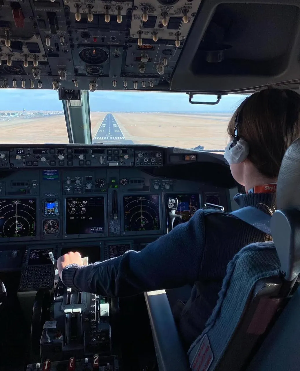 Євгенія за штурвалом літака Євгенія за штурвалом літака