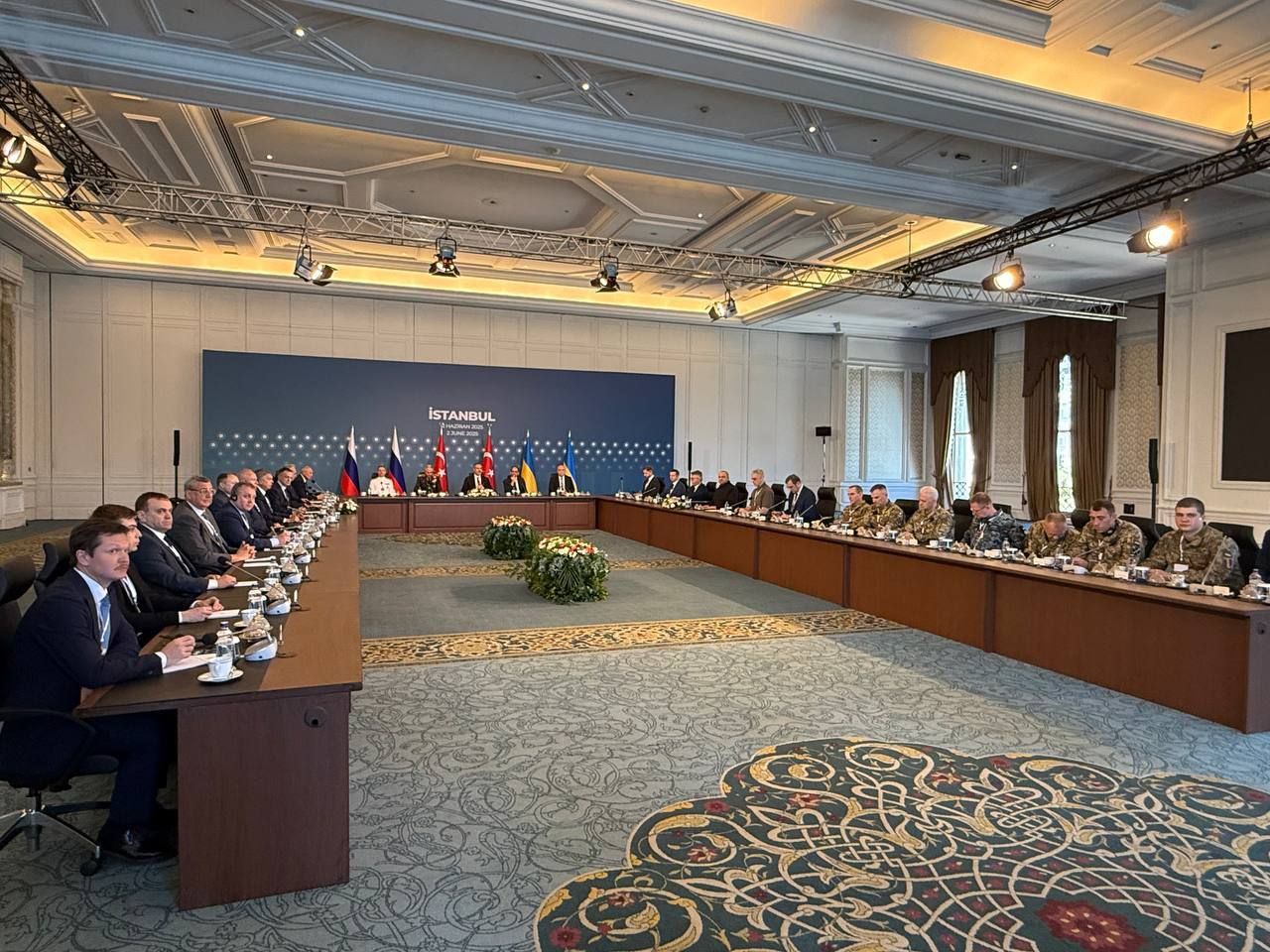 В МЗС розповіли, чому початок переговорів затягнувся майже на дві години В МЗС розповіли, чому початок переговорів затягнувся майже на дві години