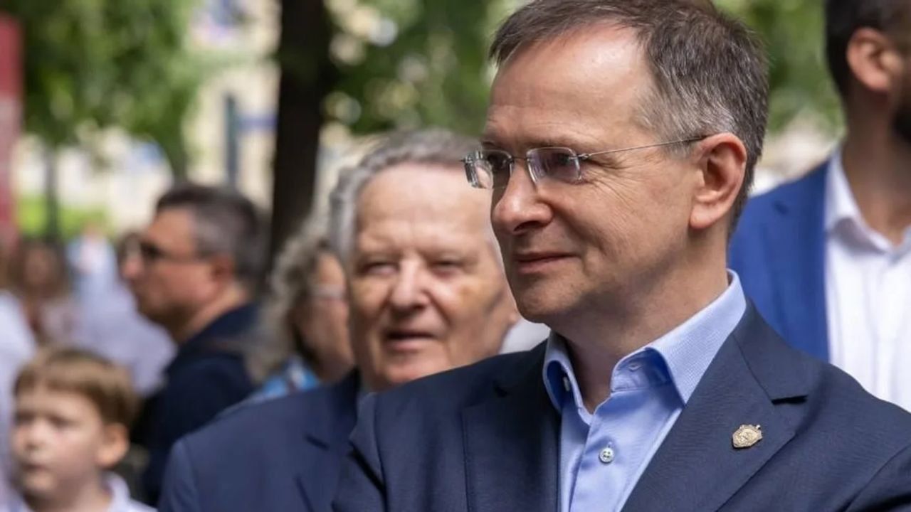 Мединский отреагировал на предложение вернуть депортированных детей Мединский отреагировал на предложение вернуть депортированных детей