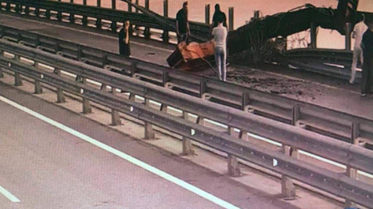 СБУ підірвала опору Кримського мосту СБУ підірвала опору Кримського мосту