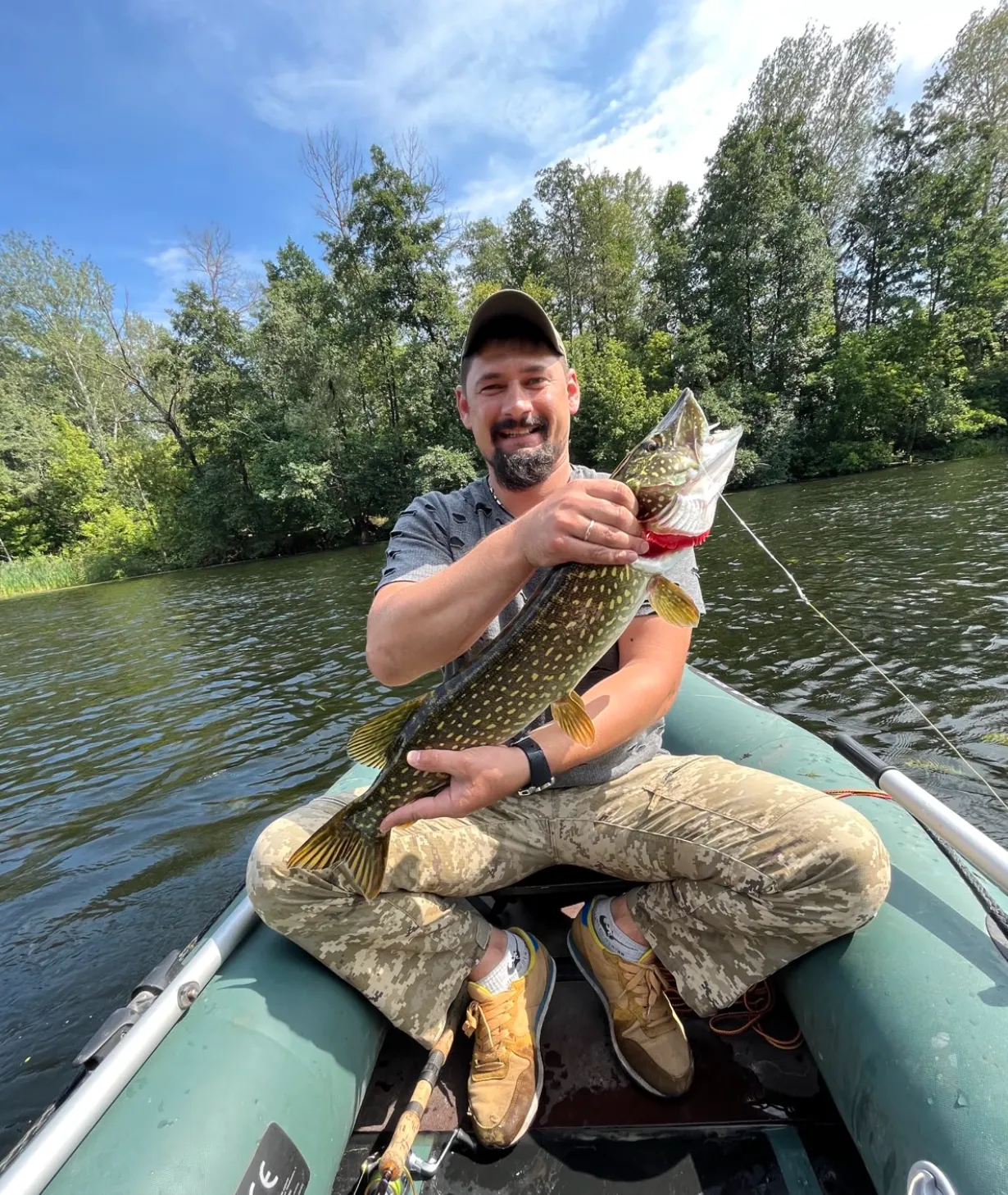 Денис обожал рыбалку