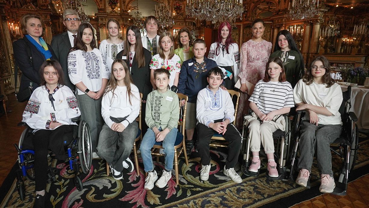 Королевская семья Швеции встретилась с украинскими детьми Королевская семья Швеции встретилась с украинскими детьми